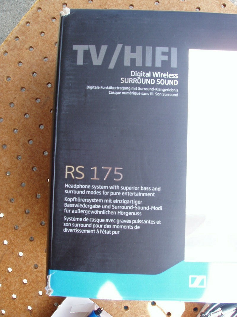 SENNHEISER MODEL RS 175 DIGITAL WIRELESS HEADPHONE SET SURROUND EXCELLENT COND