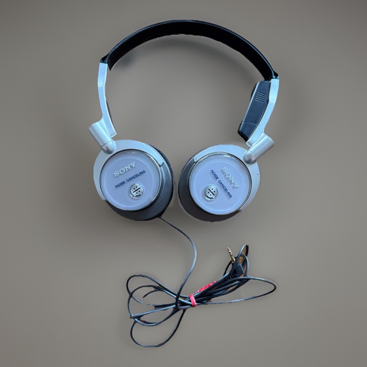 VTG Sony MDR-NC6 Noise Canceling Headphones Wired Noise Canceling Silver READ