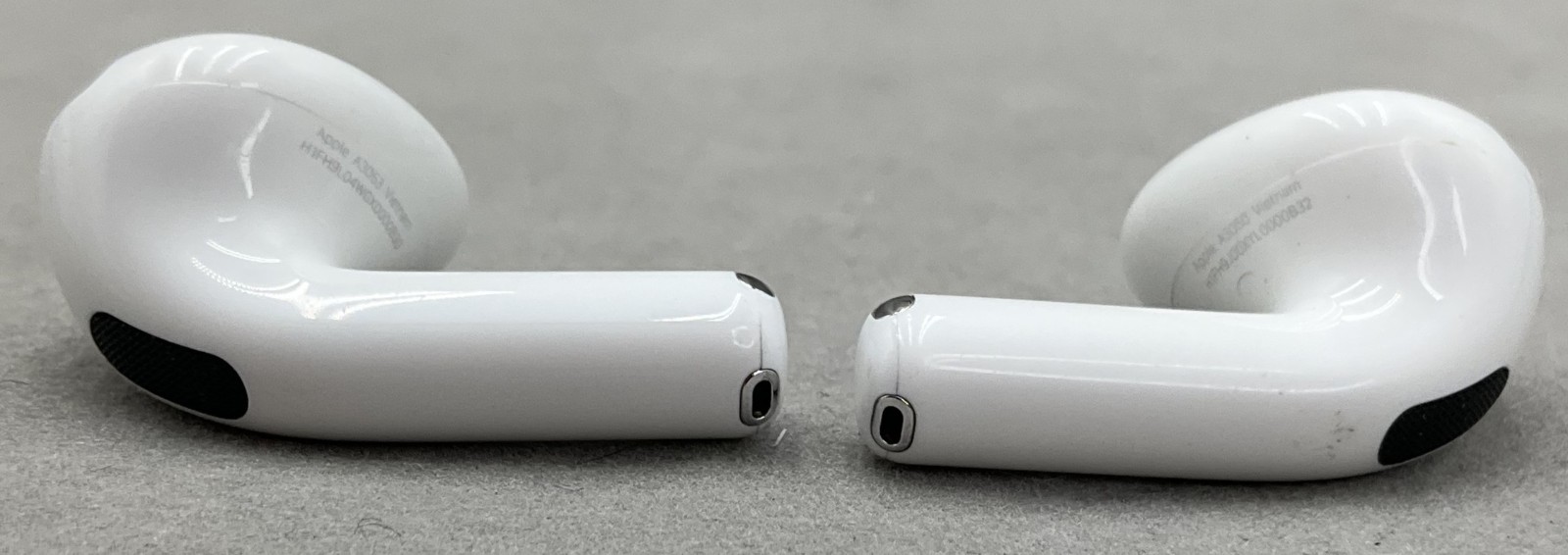 Apple AirPods 4 Earbuds w/ USB-C Case in White-A3053 VG