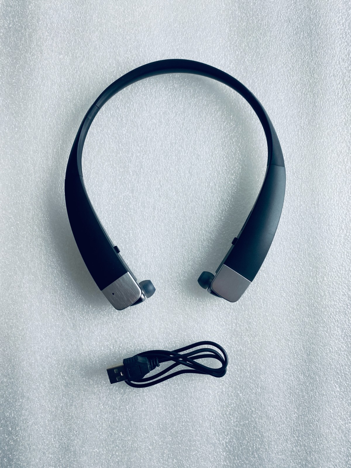 Lot Of 2 Insignia Wireless Bluetooth In-Ear Headset W/Microphone, NS-CAHBTEB02-B