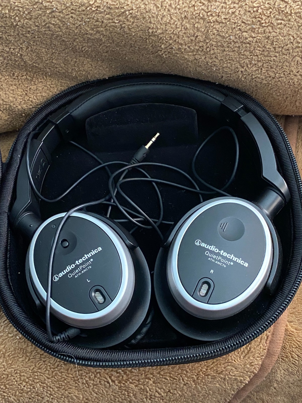 Audio Technica Active Noise Cancelling Headphones ATH-ANC7B Corded Case Quiet