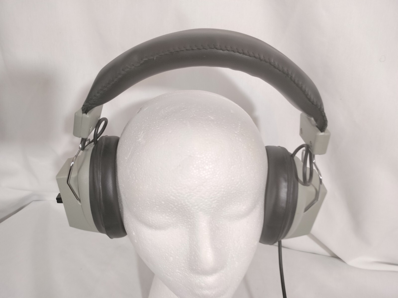 Vintage Realistic Nova 16 Stereo Headphones 8 ohms Dual Volume Control Korea
