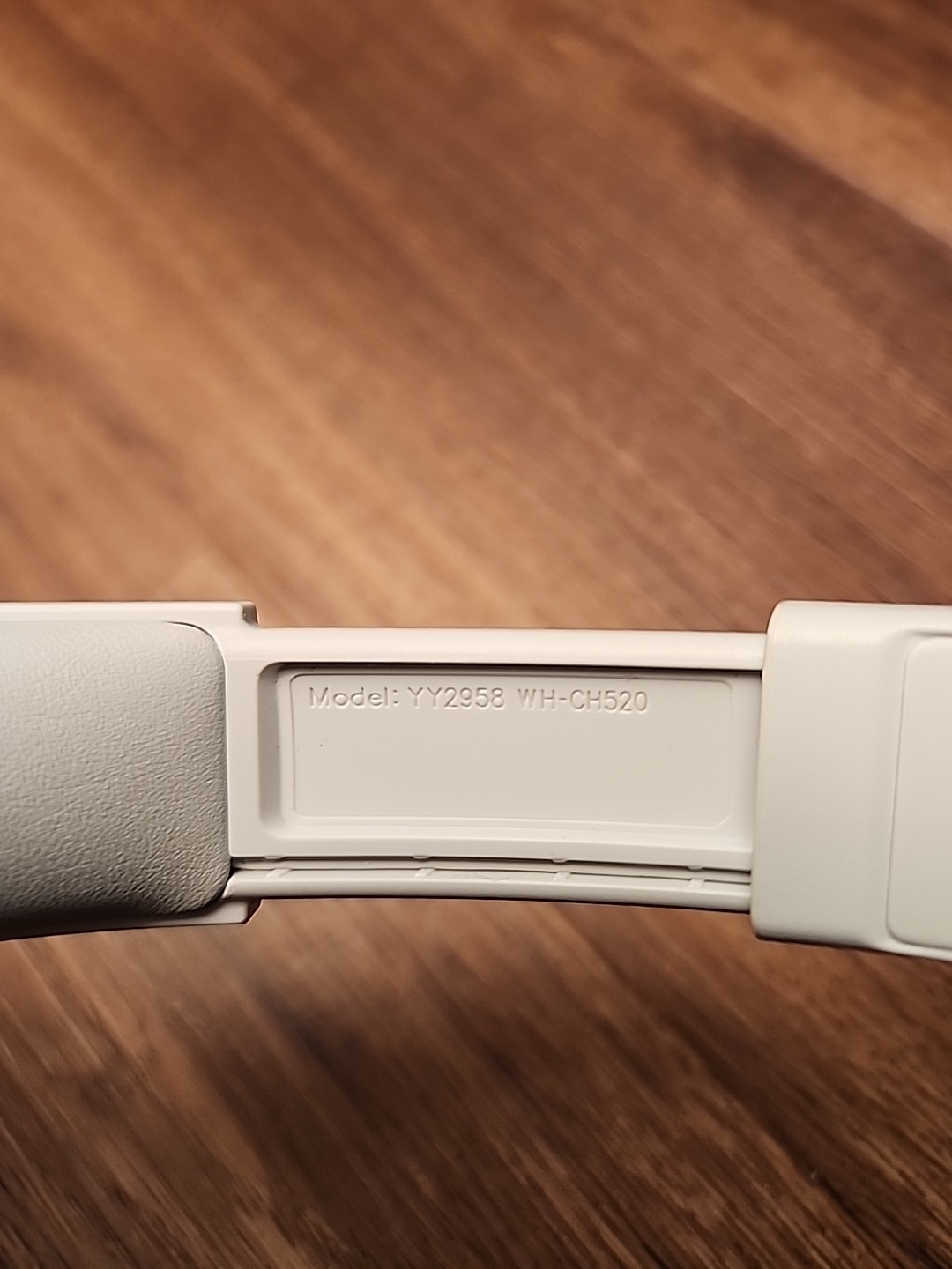 Sony YY2958 Wireless On-Ear Bluetooth Headphones White WH-CH520