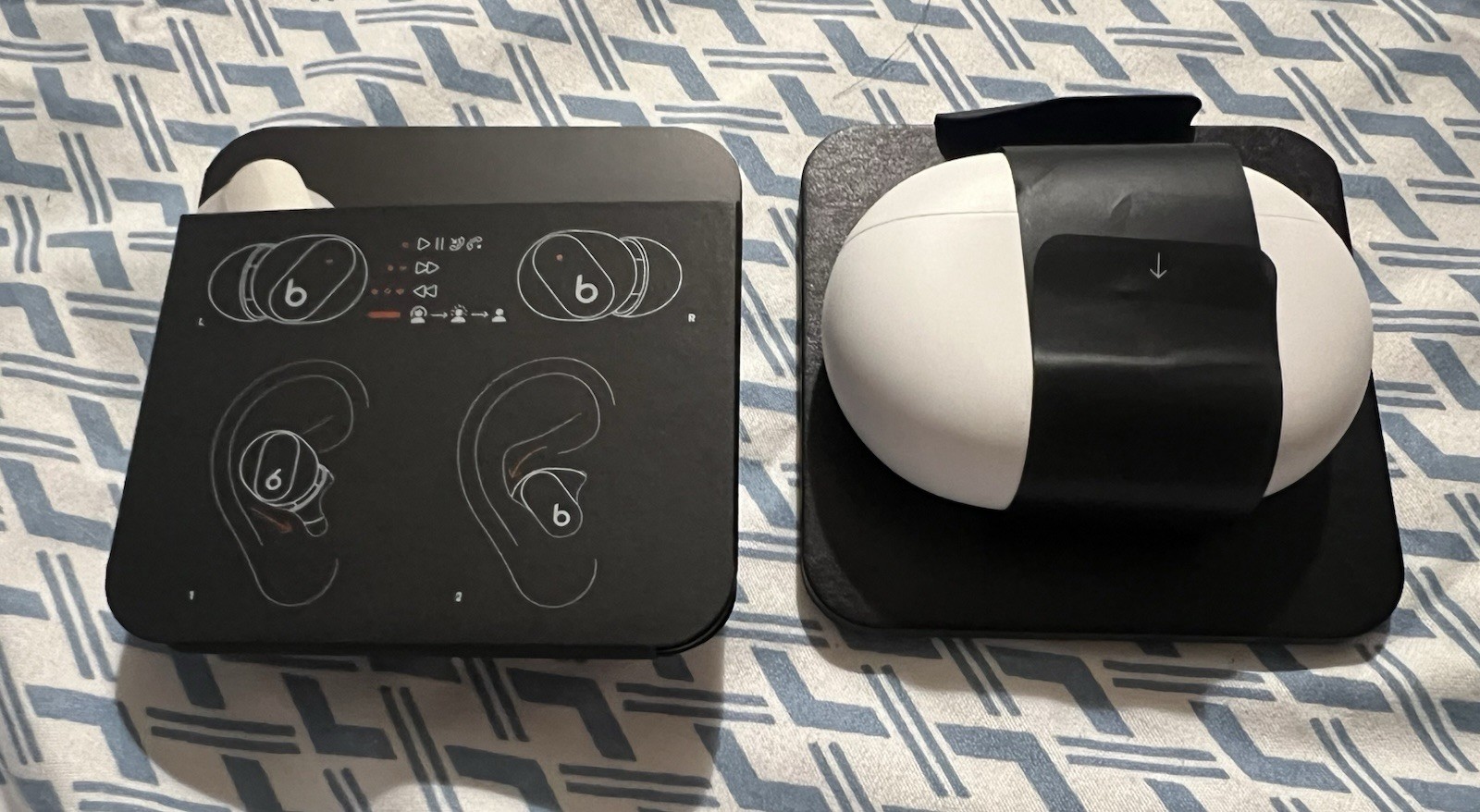 BEATS STUDIO BUDS WIRELESS NOISE CANCELLATION EARBUDS WHITE Complete Box Case