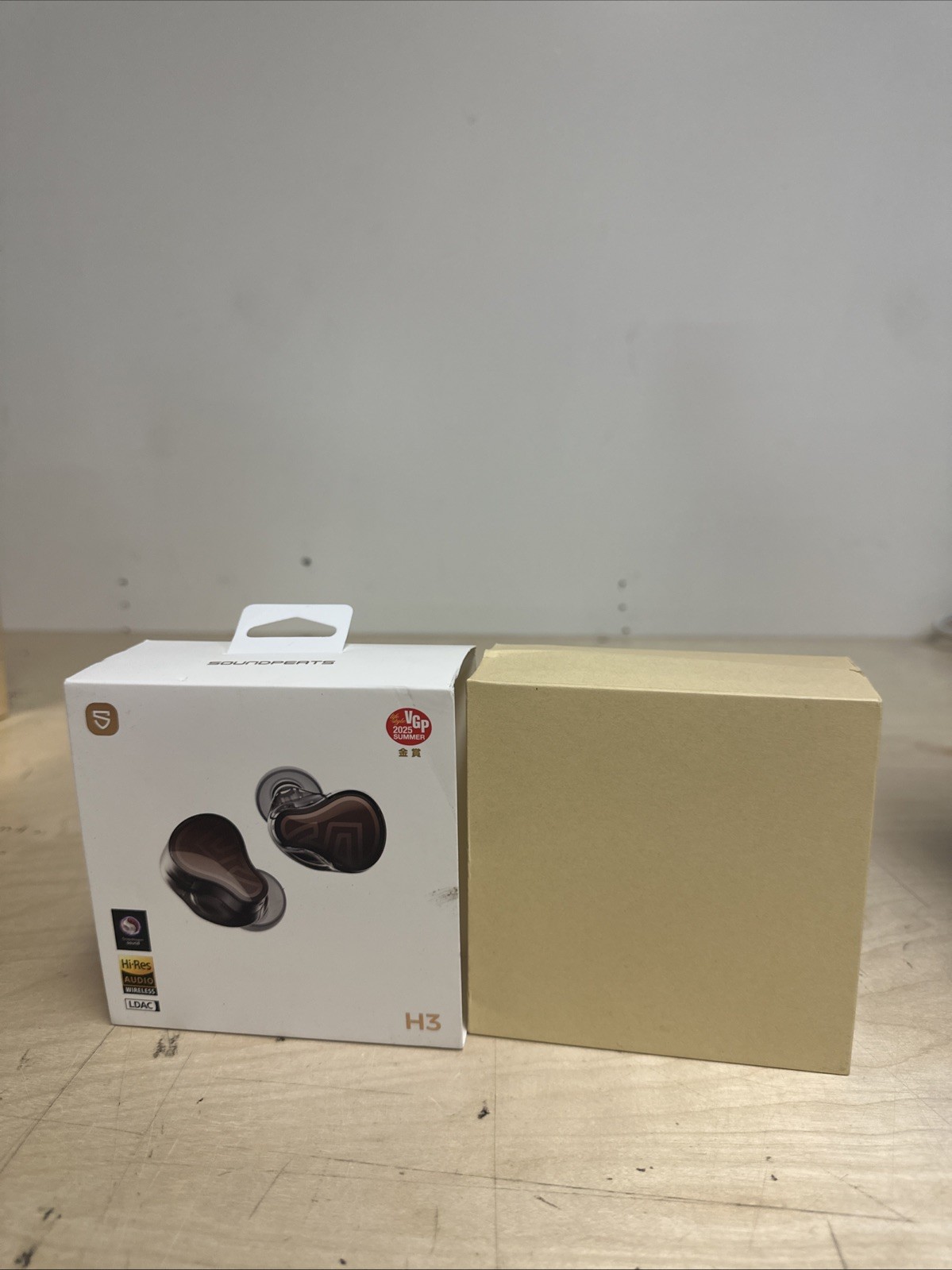 SoundPEATS H3 Titanium Black Bluetooth In-Ear Earbuds Opened