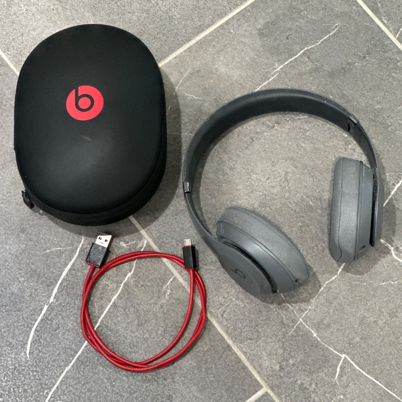 Beats by Dre Solo3 Wireless Headphones Matte Gray Bluetooth – Case