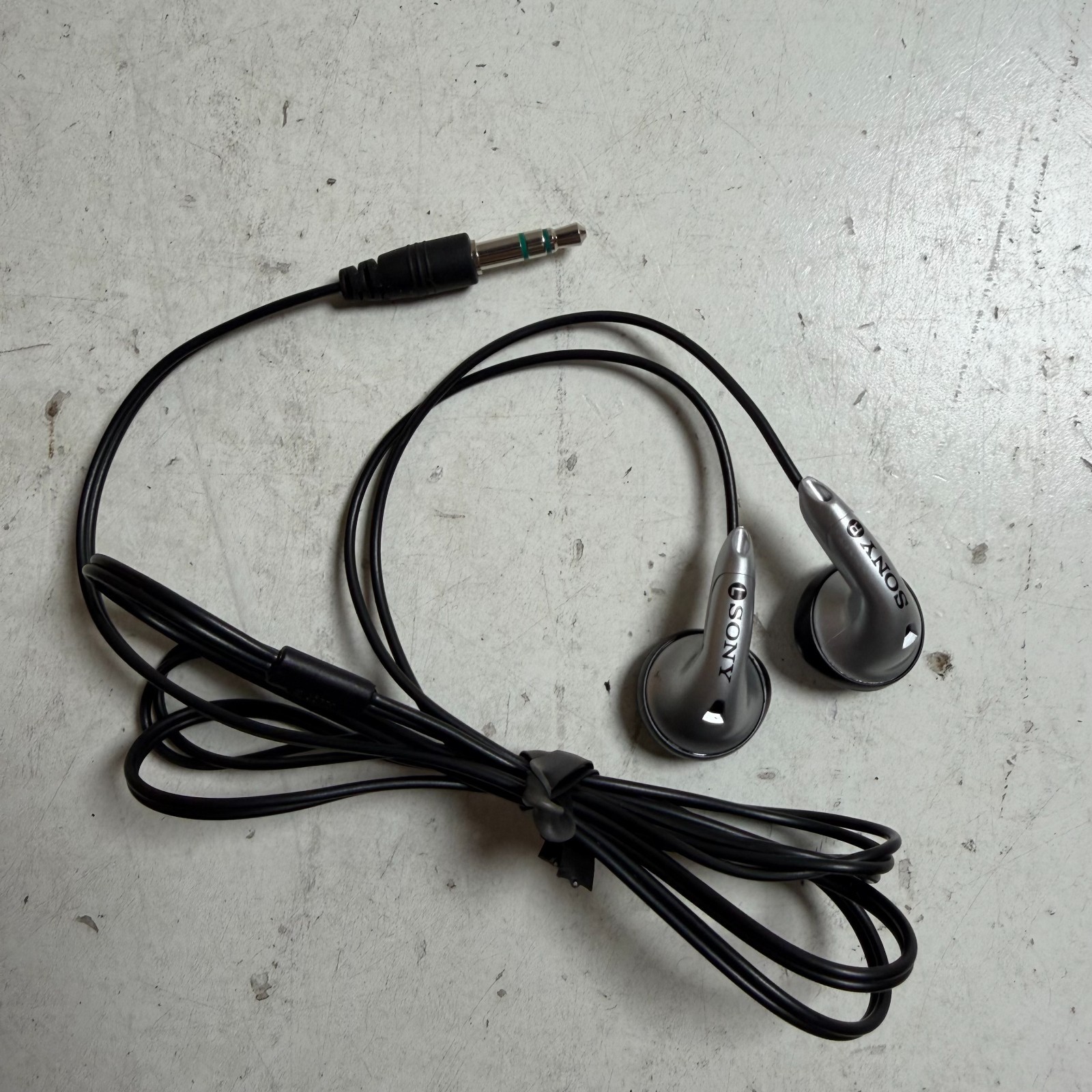 Sony MDR-E706 Silver/Black 3.5mm Jack 16 Ohms Stereo Portable Wired Headphones