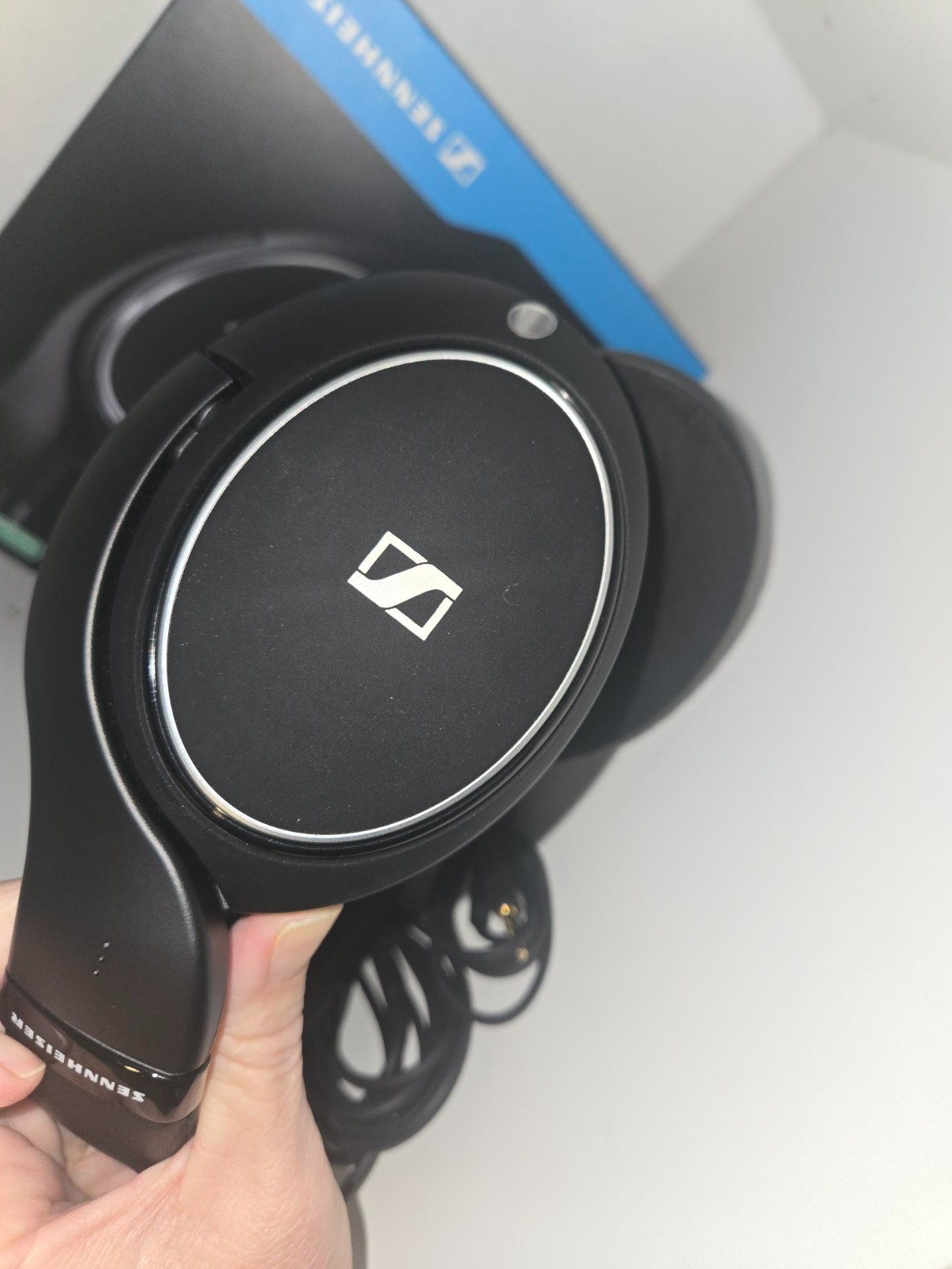 New Sennheiser HD598Cs Over-Ear Headphones Genuine Noise Isolating – Open Box