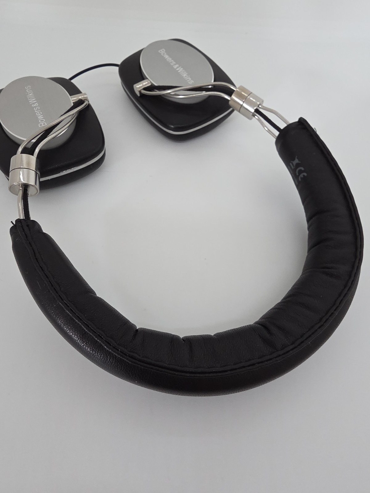Bowers & Wilkins P5 Wired Headphones 3.5mm Audio + Adapter Premium Modern Sound