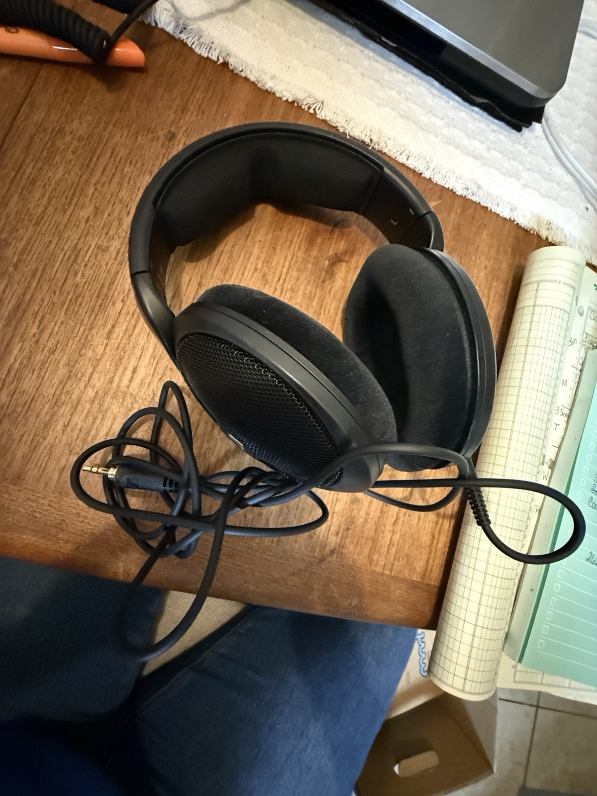 Sennheiser HD 560 S Over-The-Ear Audiophile Headphones. Read Description