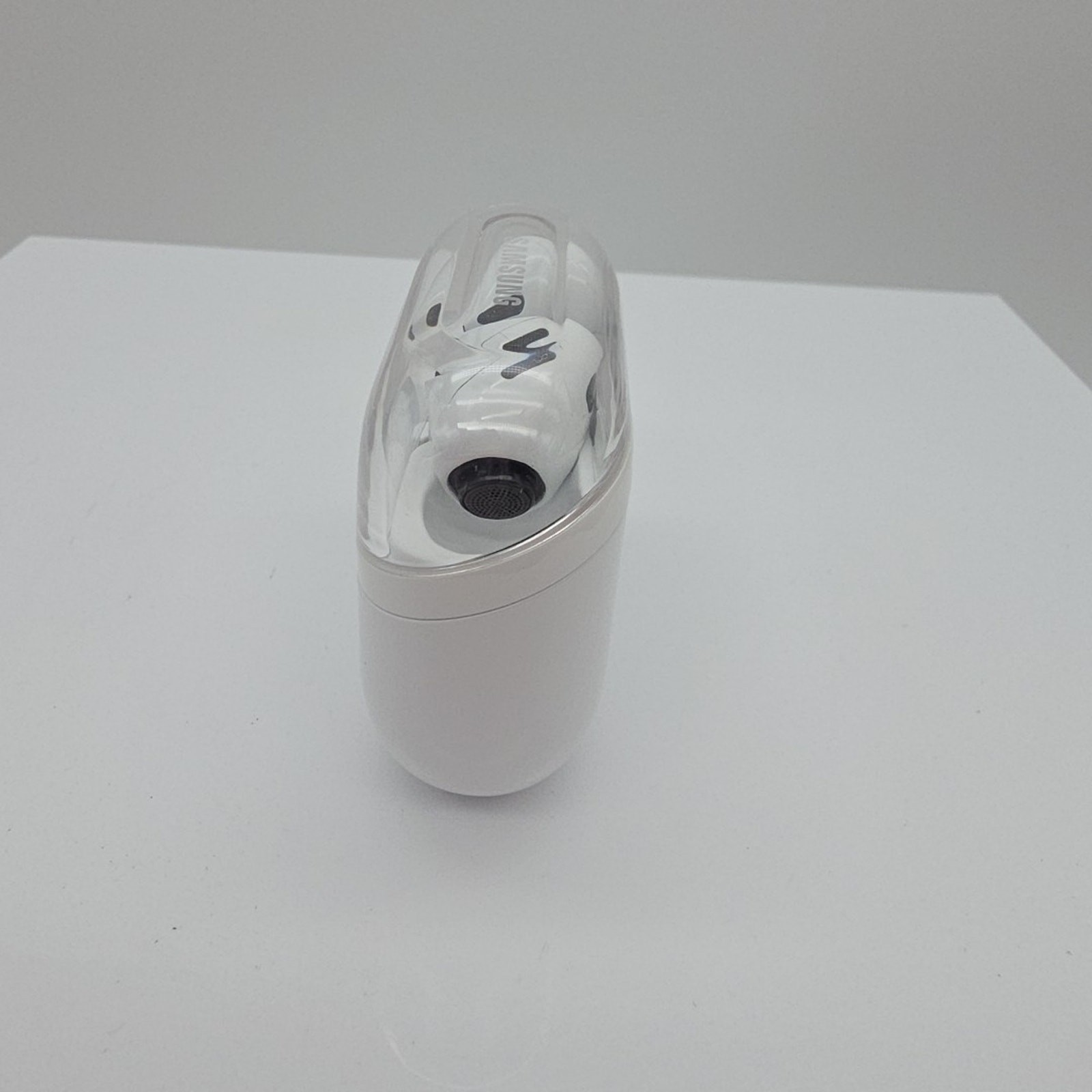 Samsung Galaxy Buds3 Pro SM-R630 Wireless Earbud Headphones – White CRACK