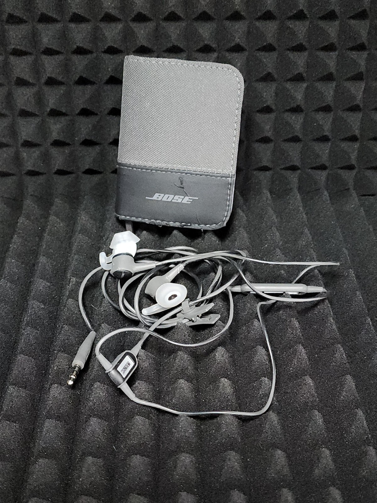 Bose SoundTrue Ultra in-ear Headphones Headsets 3.5mm Jack- Charcoal Black Used