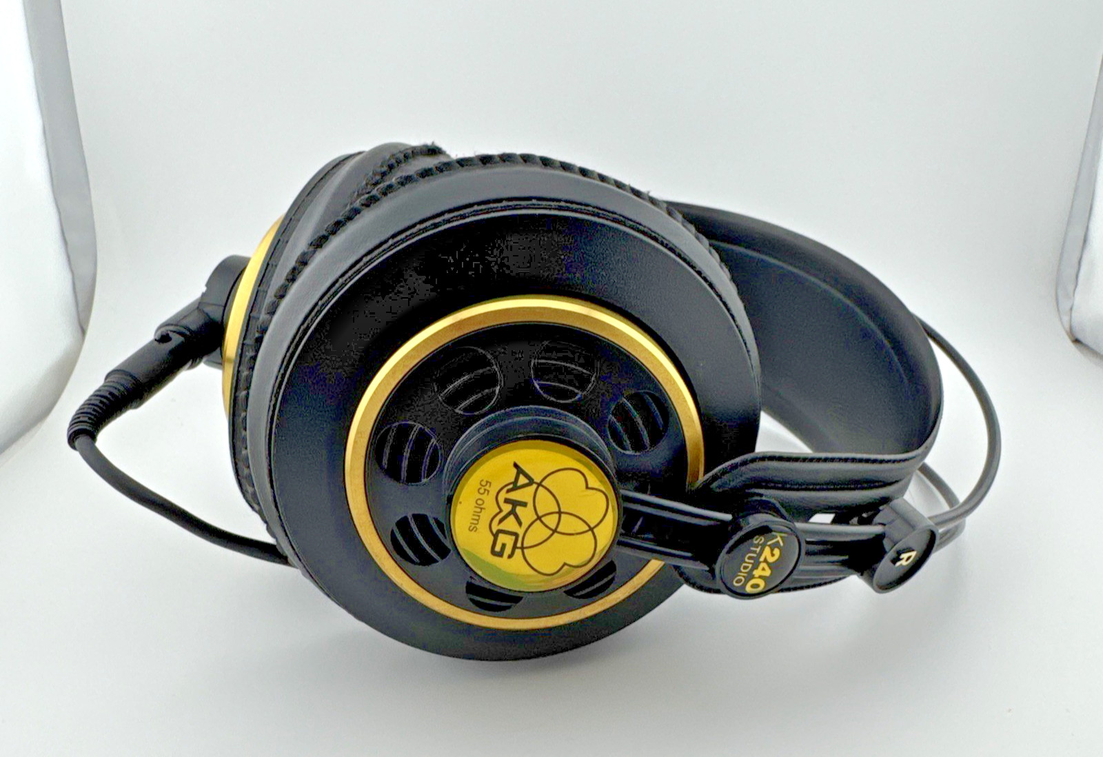 AKG K240 Studio Monitoring Headphones Semi Open Back TESTED WORKING