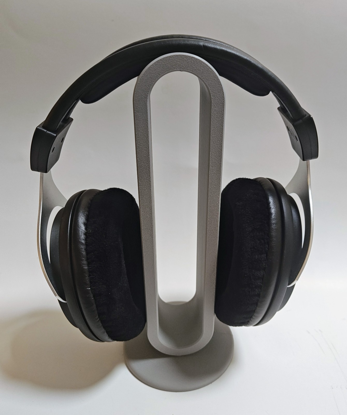Shure SRH1540 Premium Studio Headphones – Tested Working w/ New Aftermarket Pads