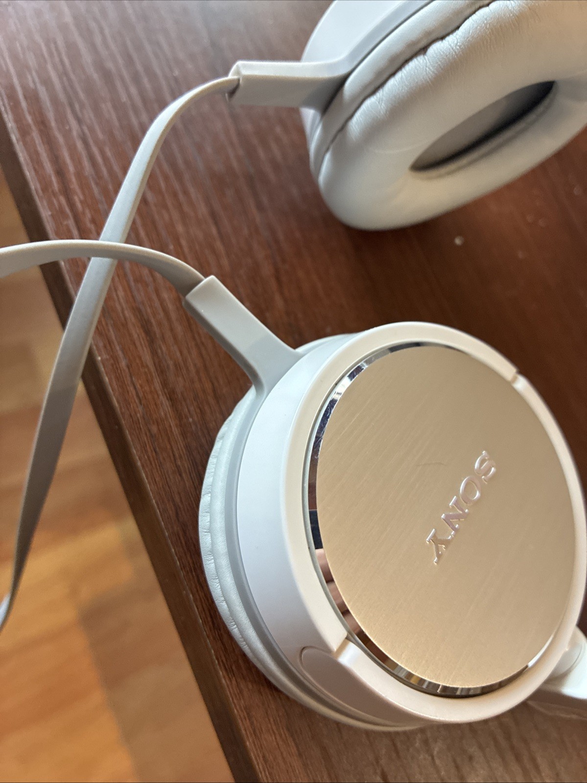 Sony MDR-ZX110 Ear-Pad (On the Ear) Headband Headphones – White