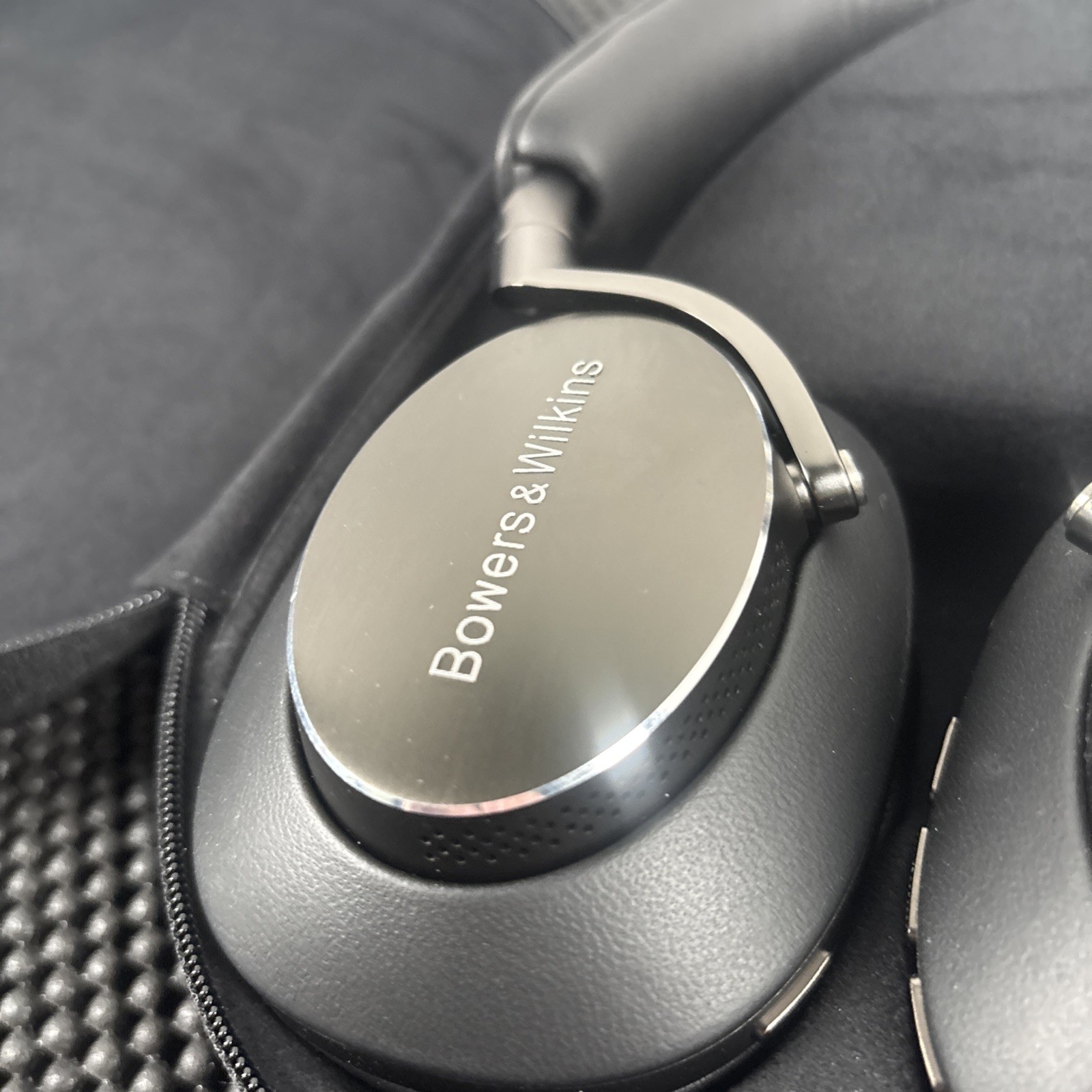 Bowers & Wilkins Px8 Wireless Over-Ear Bluetooth Headphones Black FP42951 – USED