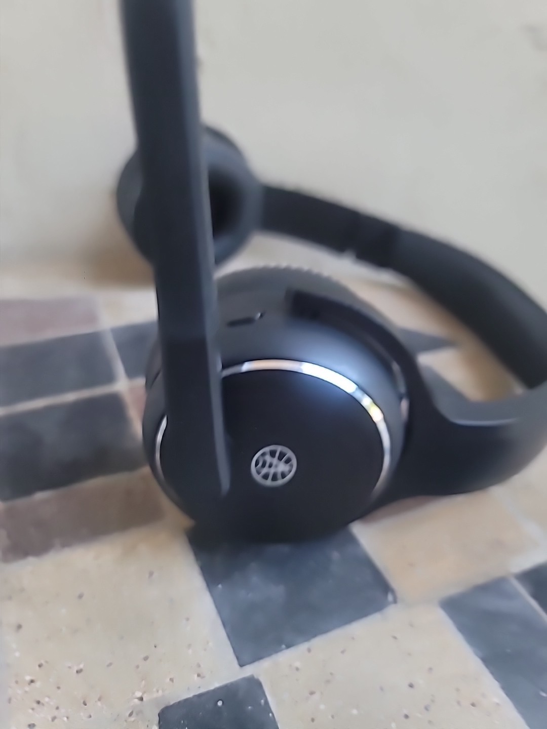 RAND MCNALLY CLEARDRYVE 210 NOISE-CANCELLING BLACK HEADSET Missing Headband.