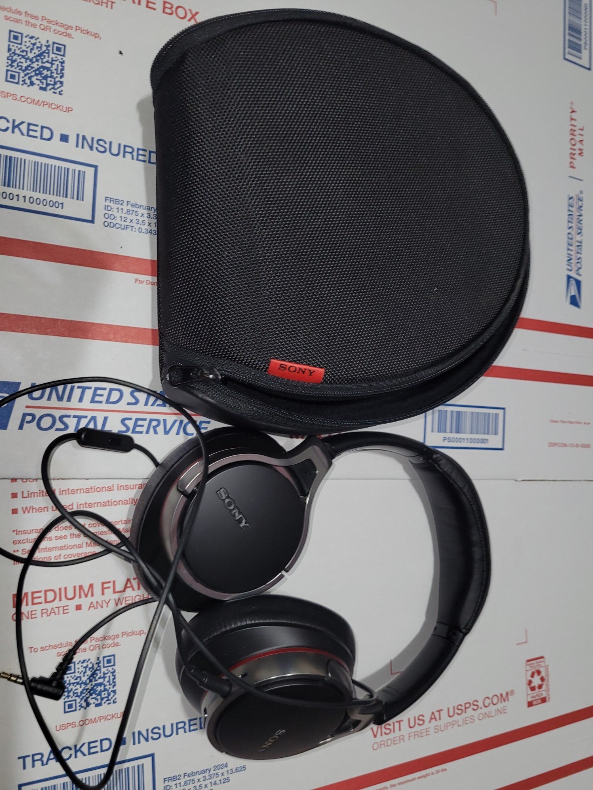 Sony MDR-10RNC Noise Cancelling Headphones – Black – With Case -used as is