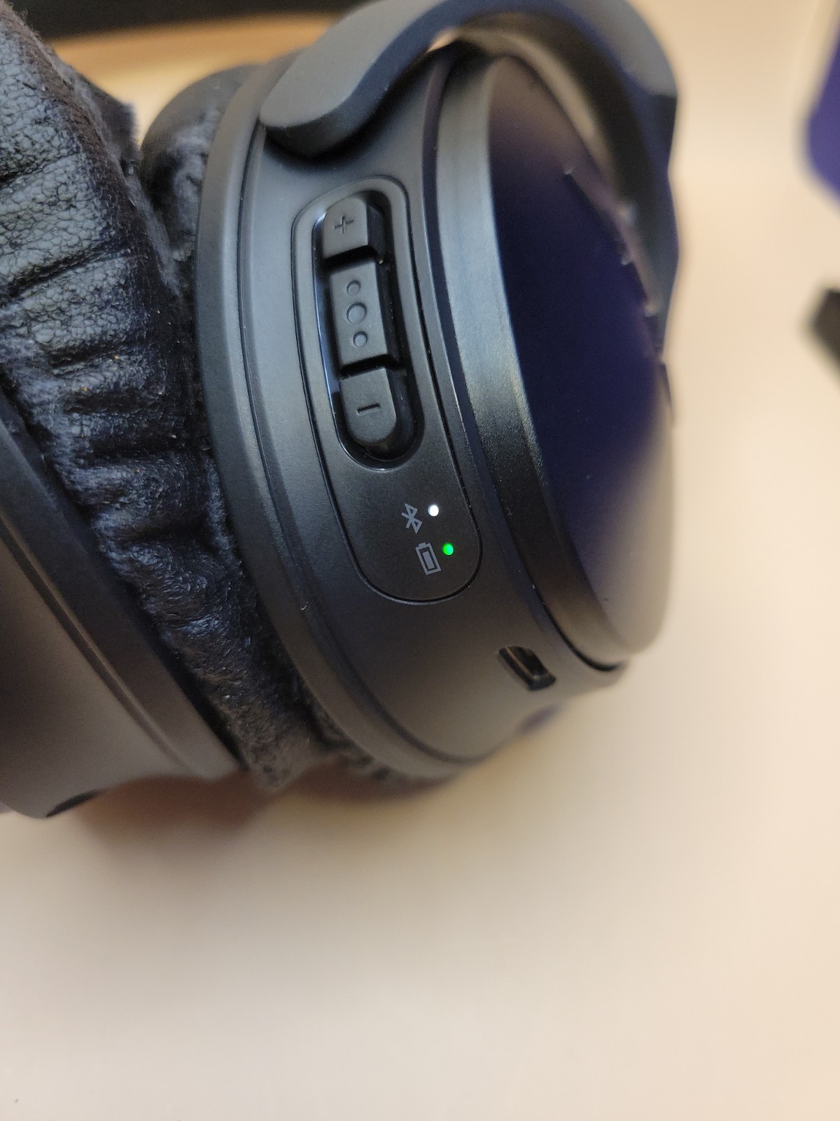 Bose QuietComfort 35 II QC35 II Wireless Noise Cancelling Headphones + Case