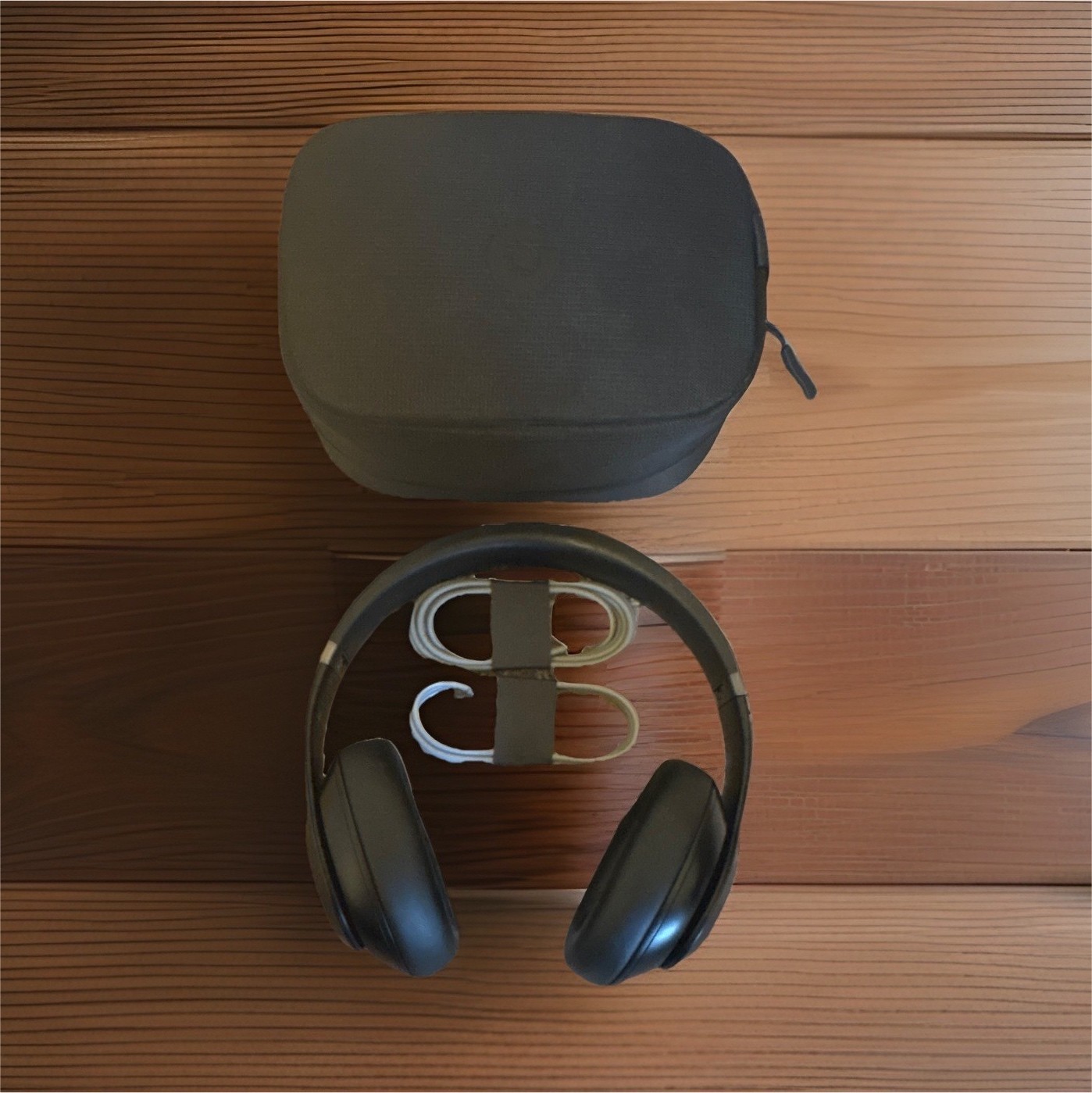 Beats by Dr. Dre Over-Ear Headphones Black/Gray Case USB-C Cable