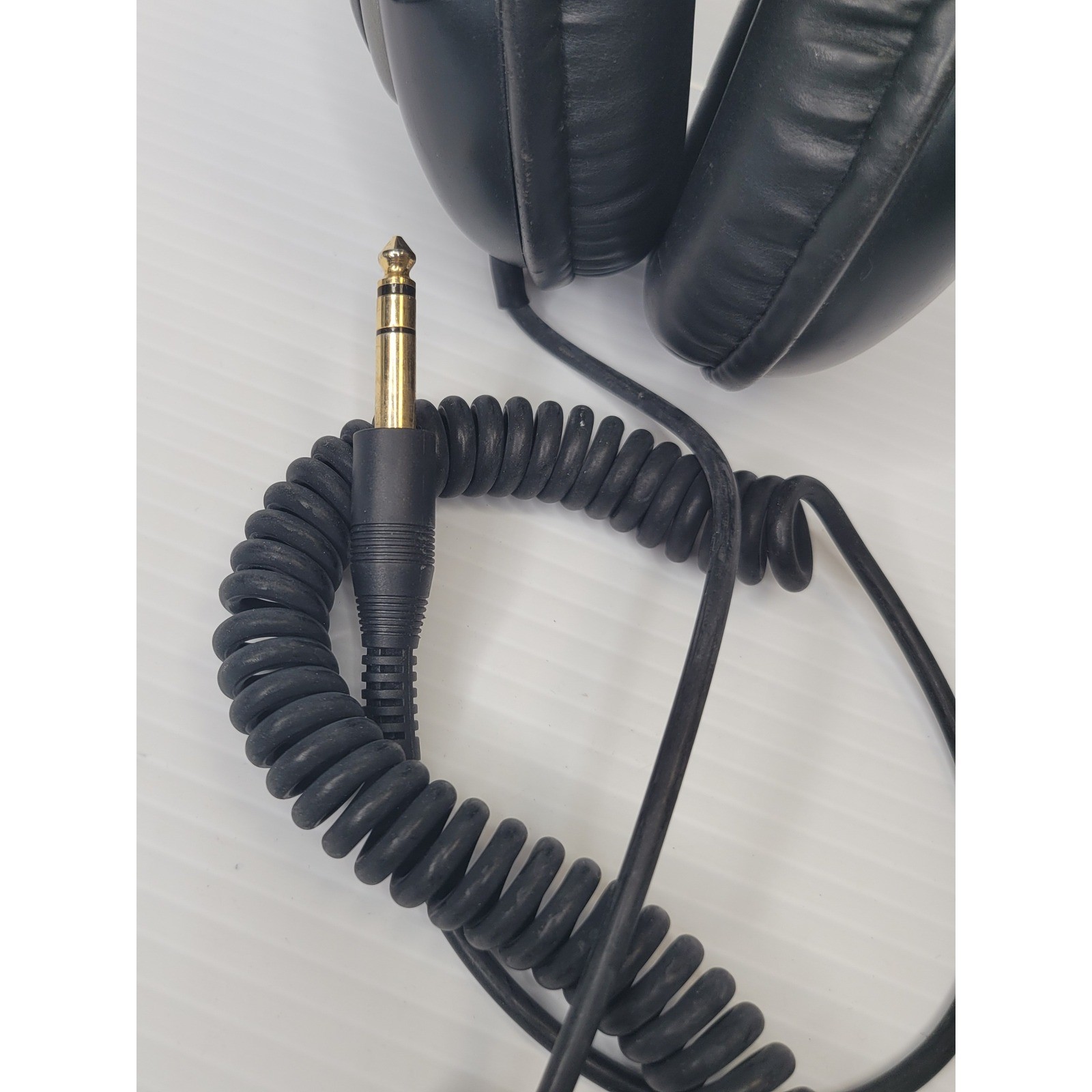 RadioShack Headphones Mens Black Wired Over Ear Coiled Cord Vintage