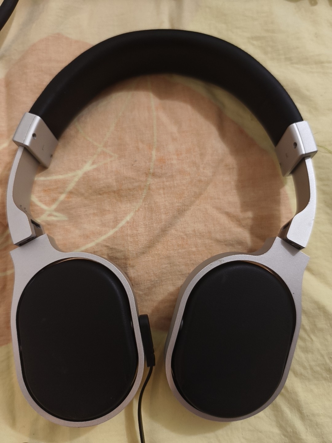 kef m500 on ear headphone excellent condition