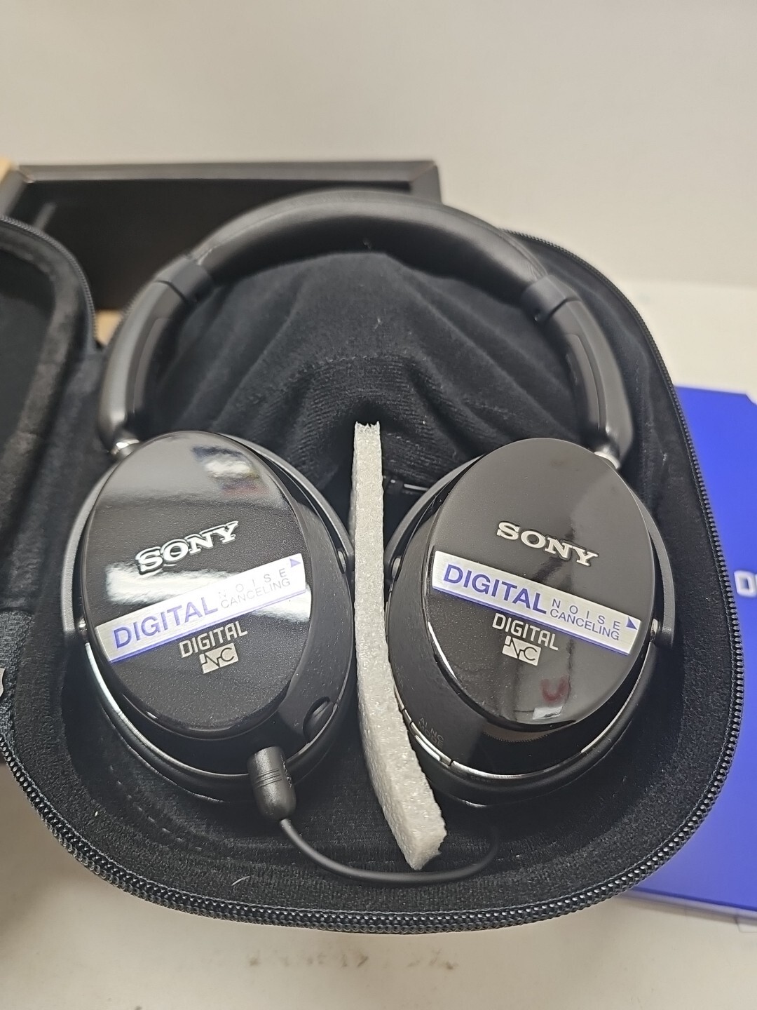 Sony Brand NEW MDR-NC500D Digital Noise Canceling Headphone (Black) (C)