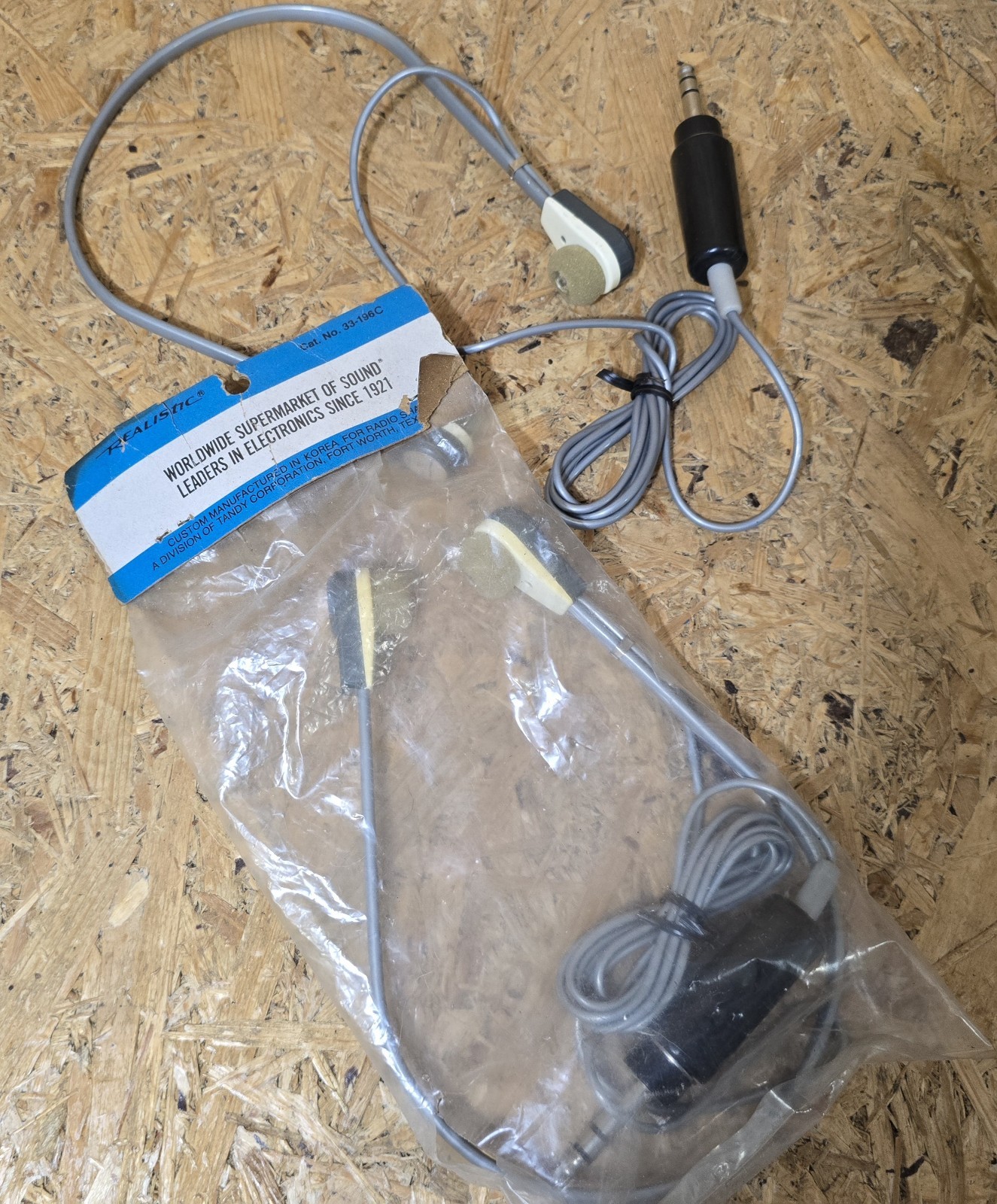 Realistic 33-196C Stereo/Mono Headphones 8-Ohm Retro 1980’s Headphone – GOSFORD