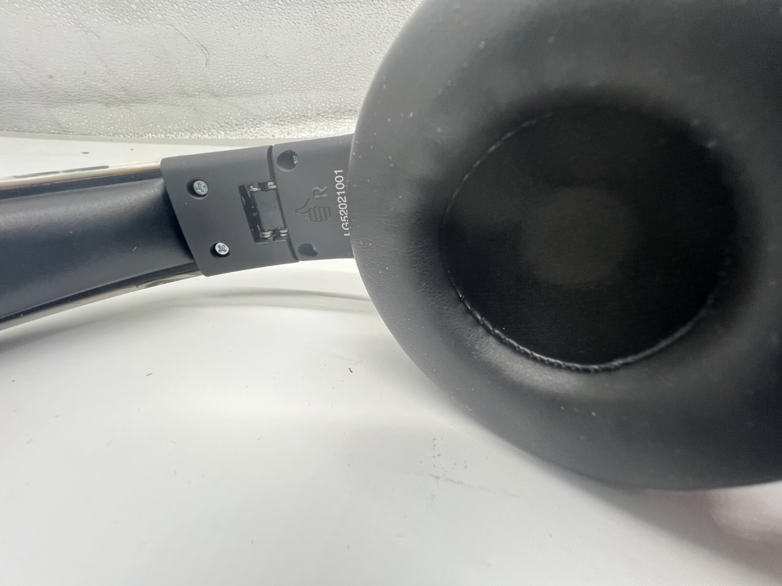 Connect+ Pro LGCR-O7 LilGadgets Over-Ear Kid Headphone Microphone Snow Camo