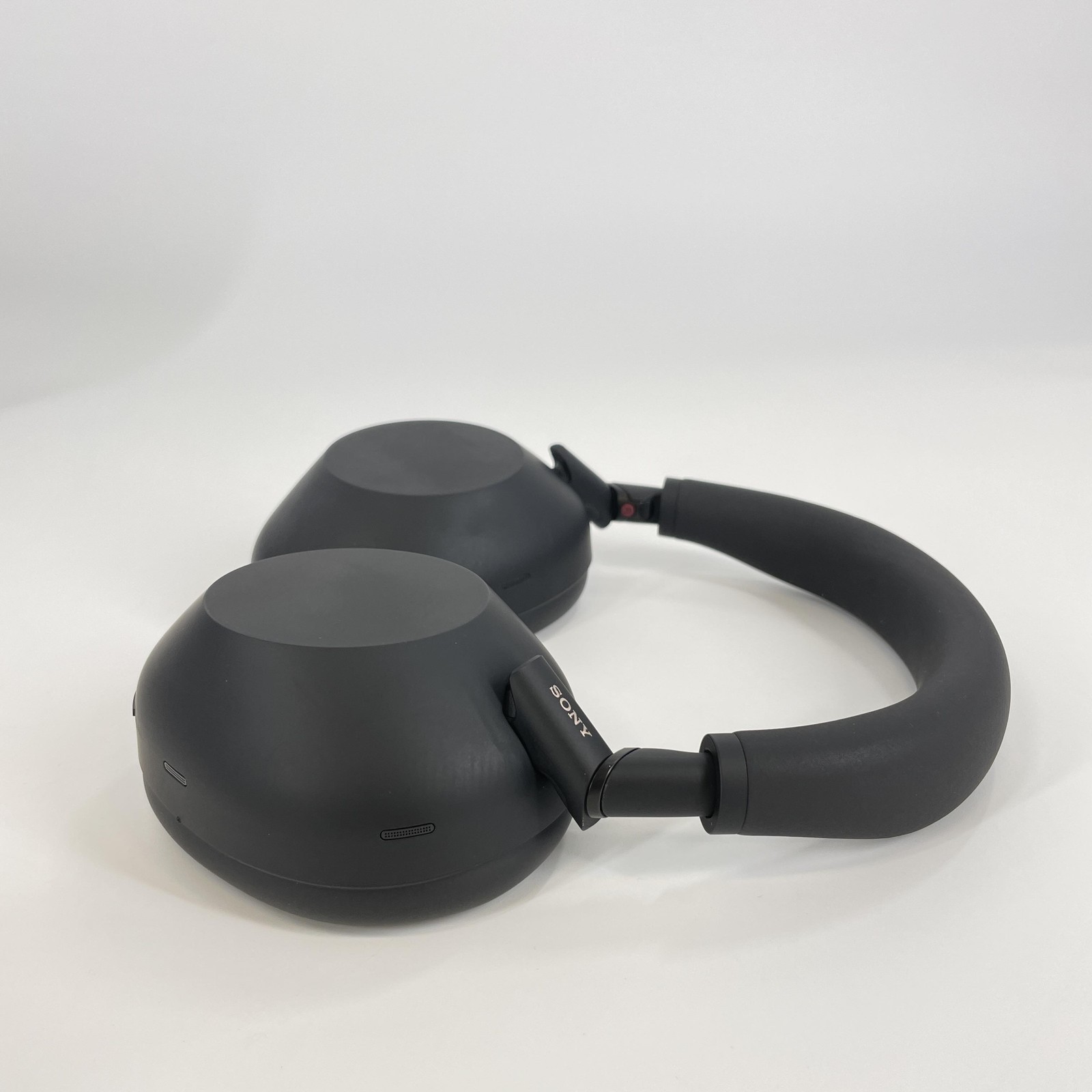 Sony WH-1000XM6 Headphones Black – Excellent Condition w/ Case + Cables