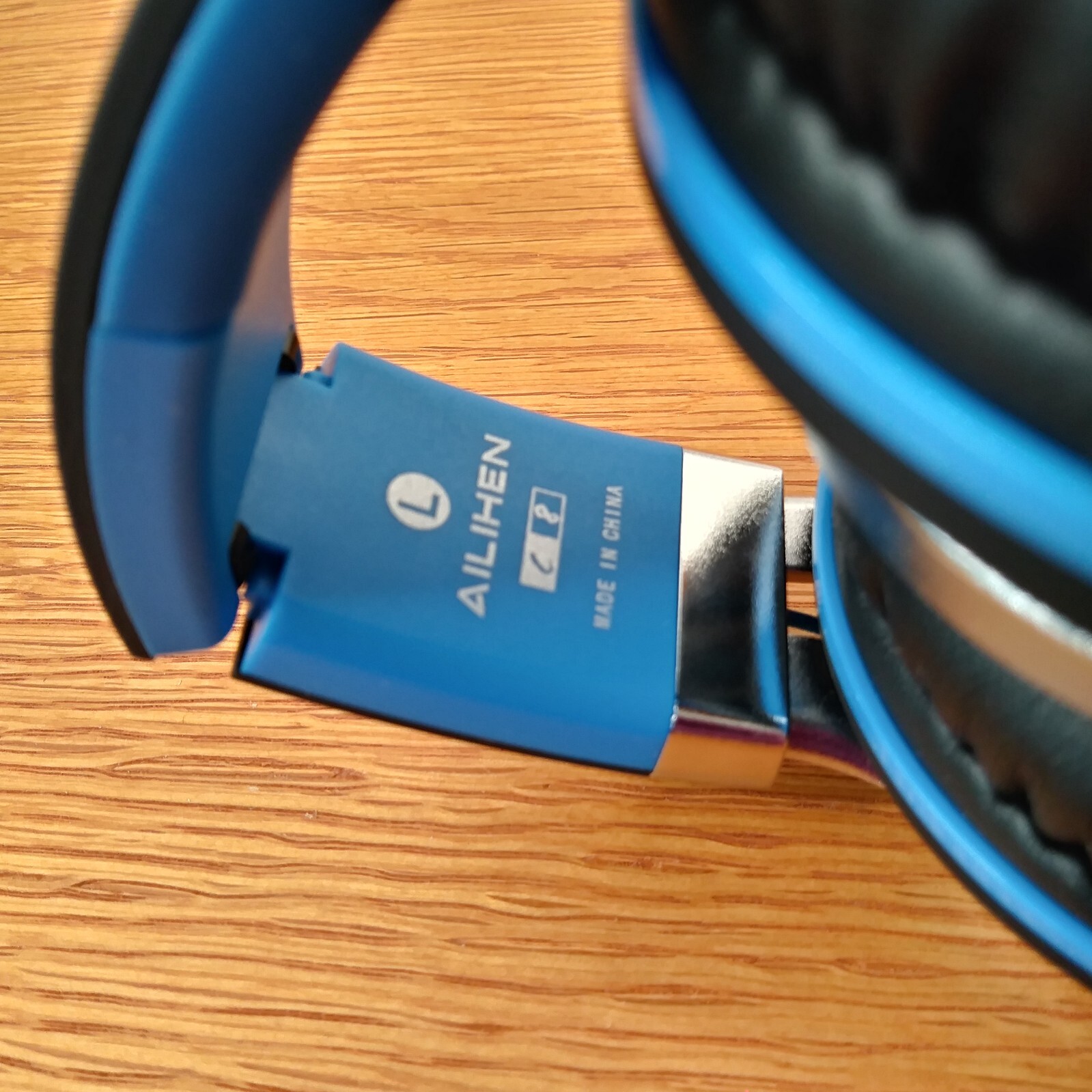 Ailihen Wired C8 Headphones In Line Microphone On-Ear Volume Control Collapsible