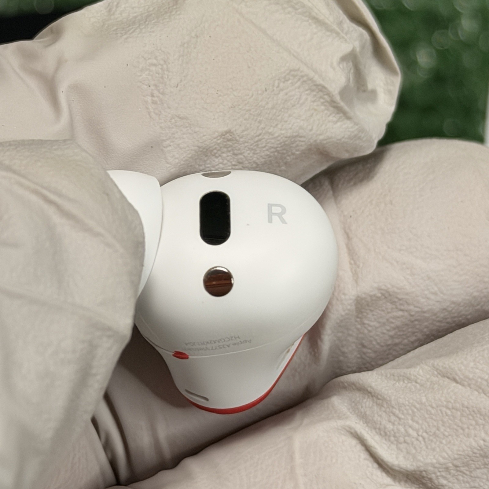 Beats Fit Pro True Wireless Earbuds White/Red A2577, Working, MISSING WINGTIPS.