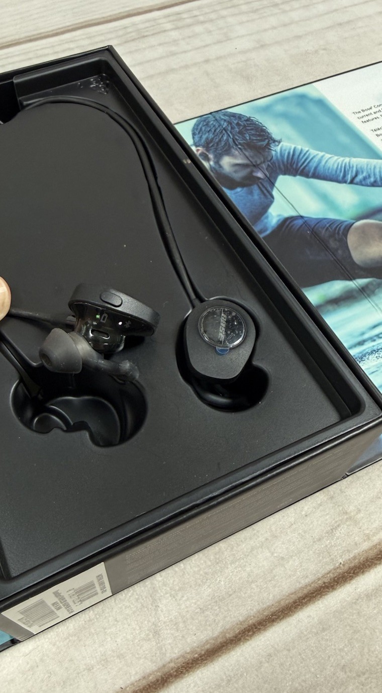 Bose SoundSport In-Ear Wireless Headphones Bluetooth Neckband Earbuds – Black