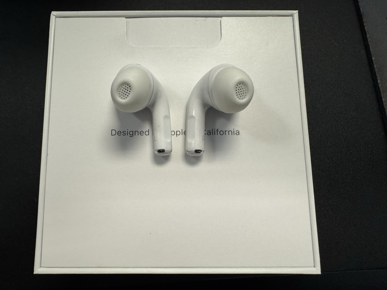 Apple AirPods Pro 2 White In-Ear Bluetooth Earbuds Active Noise Canceling w/box
