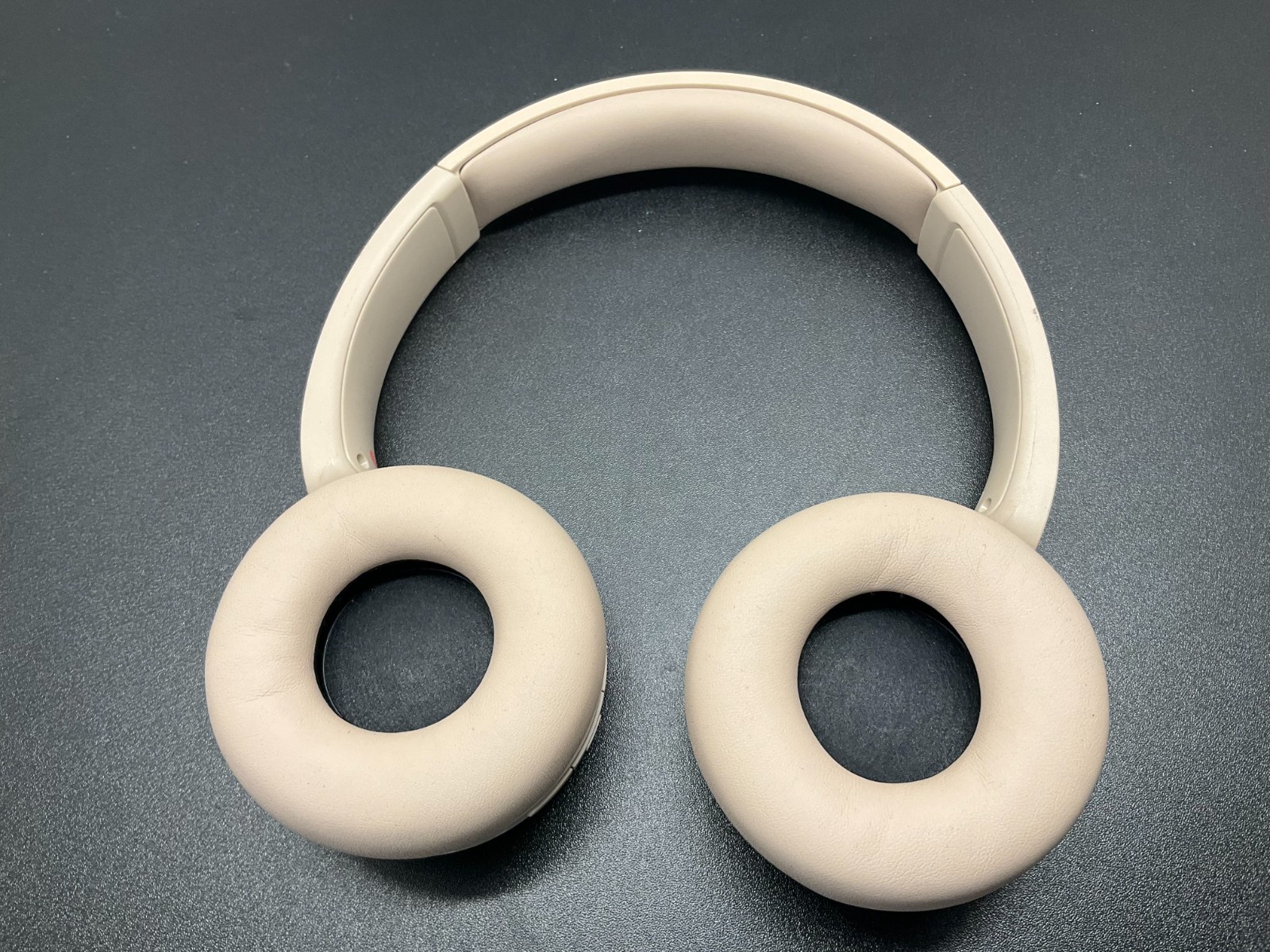 Sony WH-CH520 Over Ear Wireless Bluetooth Headphones WHCH520 – BEIGE