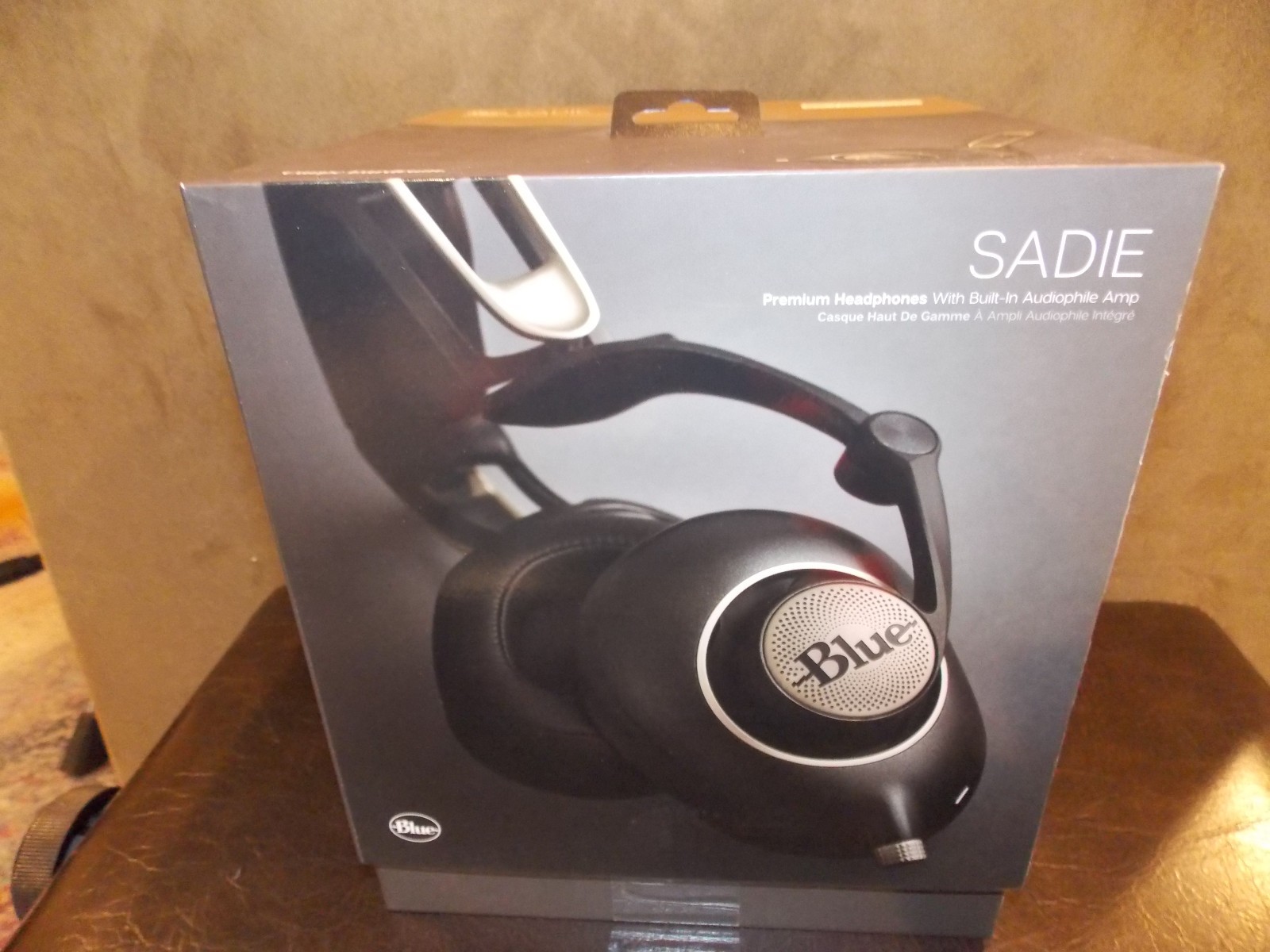 blue sadie headphones (Mint condition)