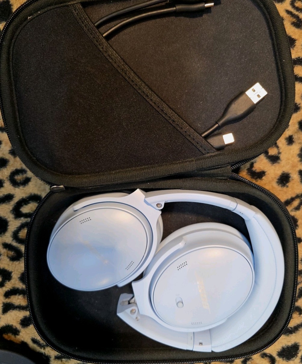 BRAND NEW 25 BOSE BLUE ONE HEADPHONES