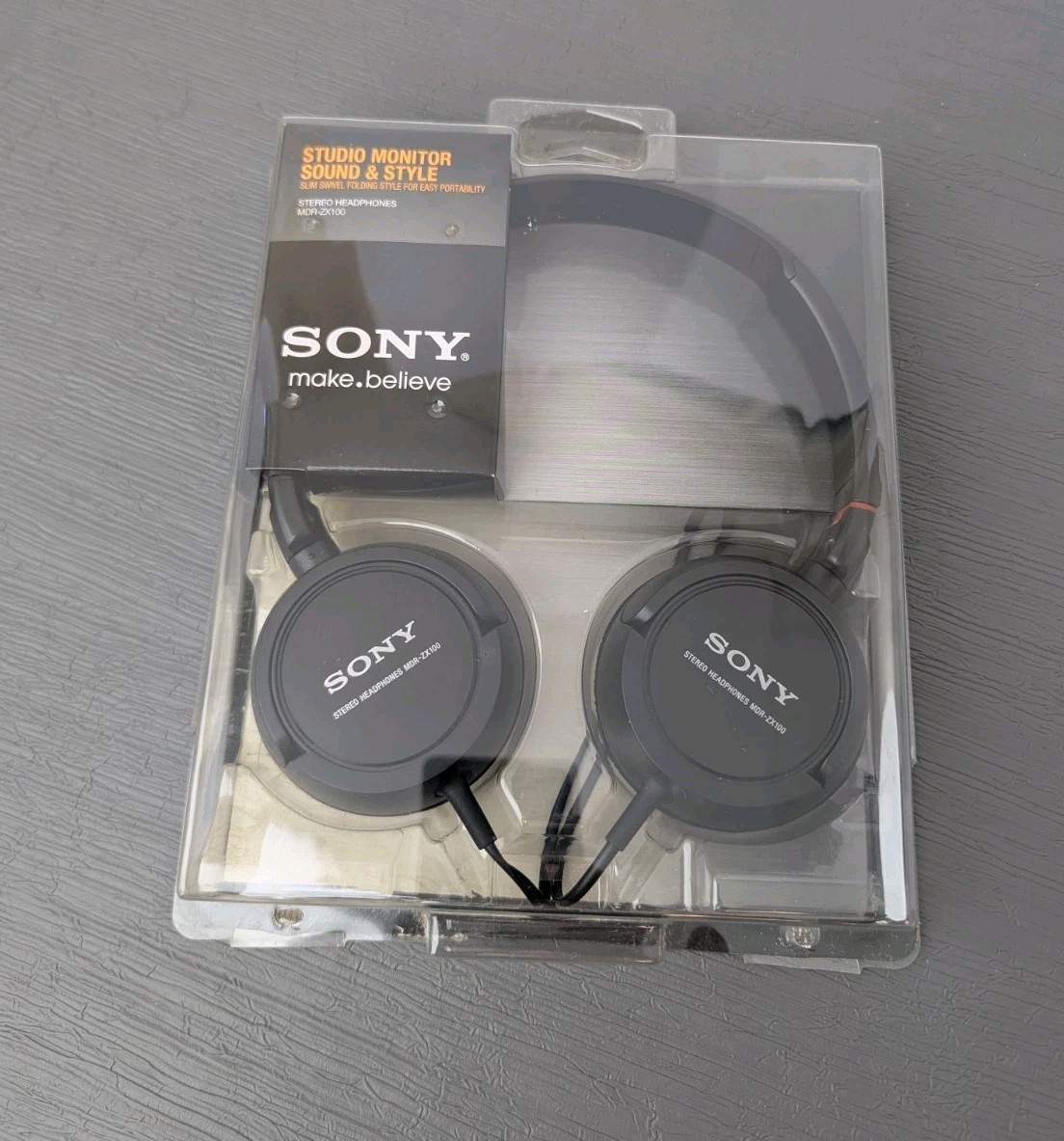Sony Studio Monitor Headphones/ MDR-ZX100/ 2010/ New In Box