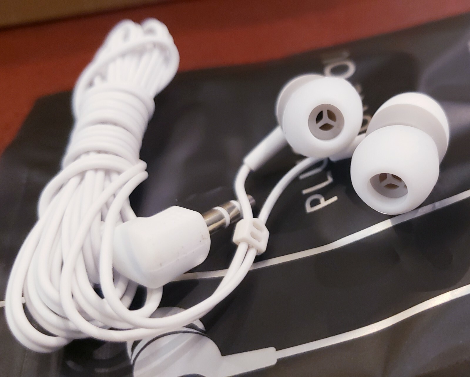 Premium Earbuds Brand New Delta Airlines 044208424