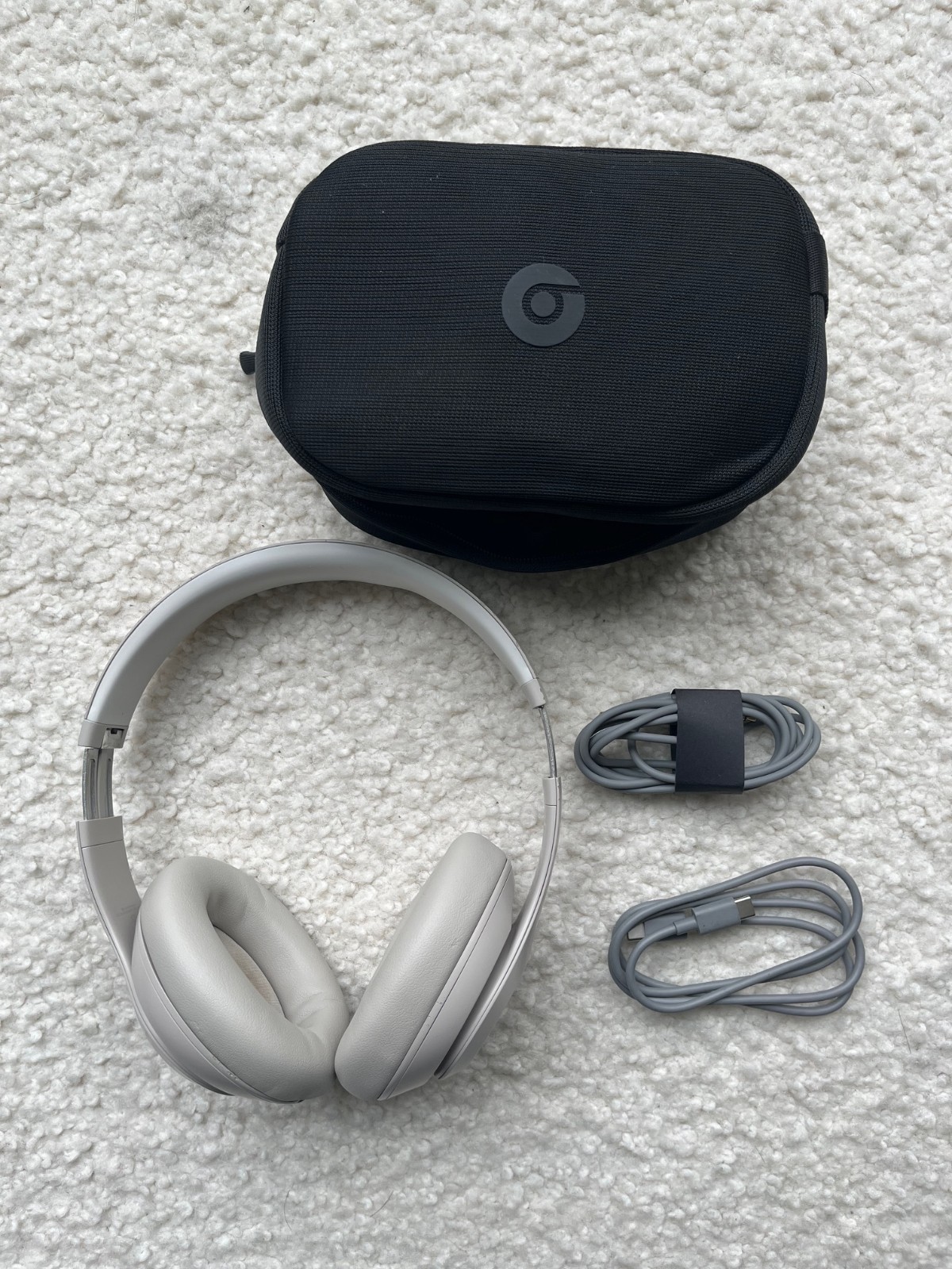 Very Good -Beats Studio Pro Wireless Noise Cancelling Headphones Sandstone
