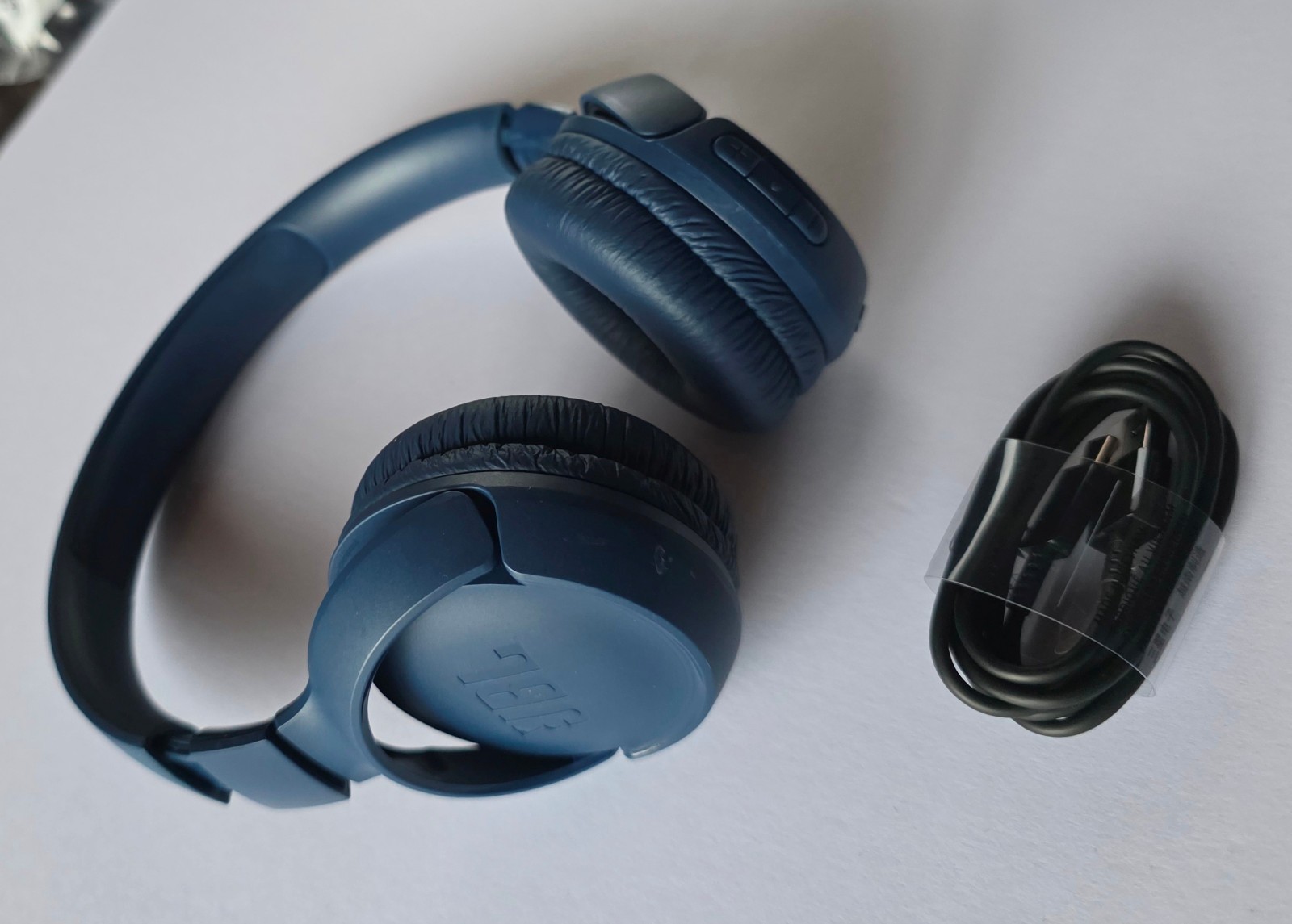 Original Blue JBL Tune 520BT On-Ear Wireless Headphones with Cable in Bulk Pkg