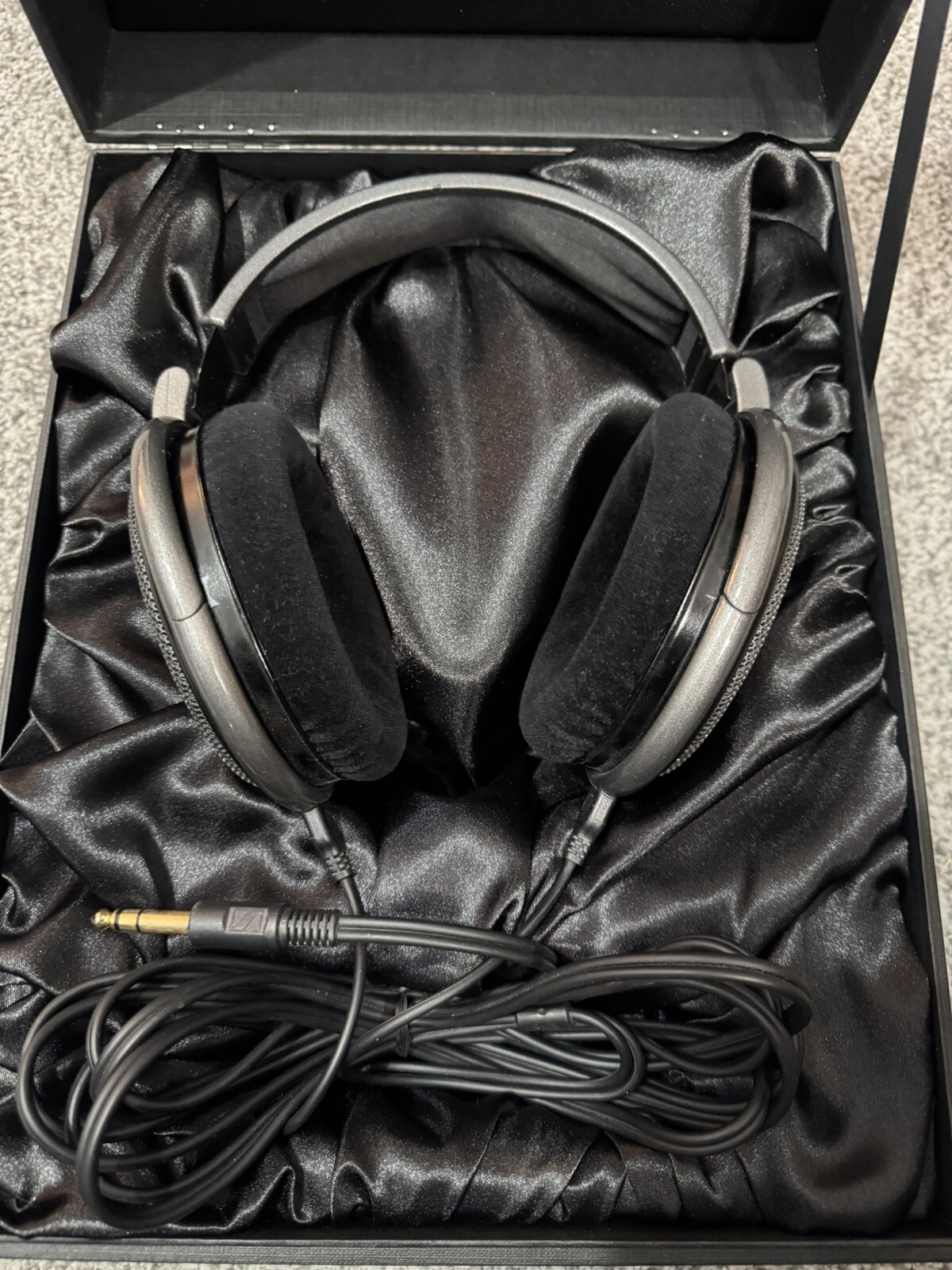 Sennheiser HD 650 Over the Ear Headphones – Marble