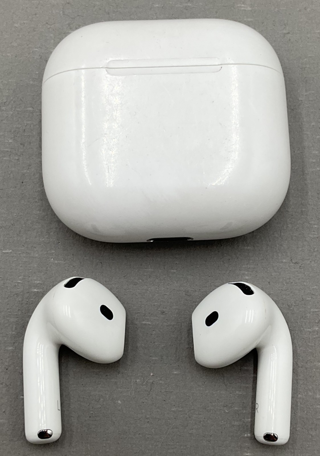 Apple AirPods 4 Earbuds w/ USB-C Case in White-A3053 VG