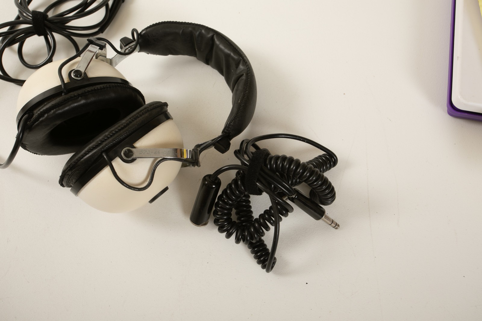 Pioneer SE-30 Headphones 8 Ohm (A3L/JSF6) White Tested Working w/Extension Cord