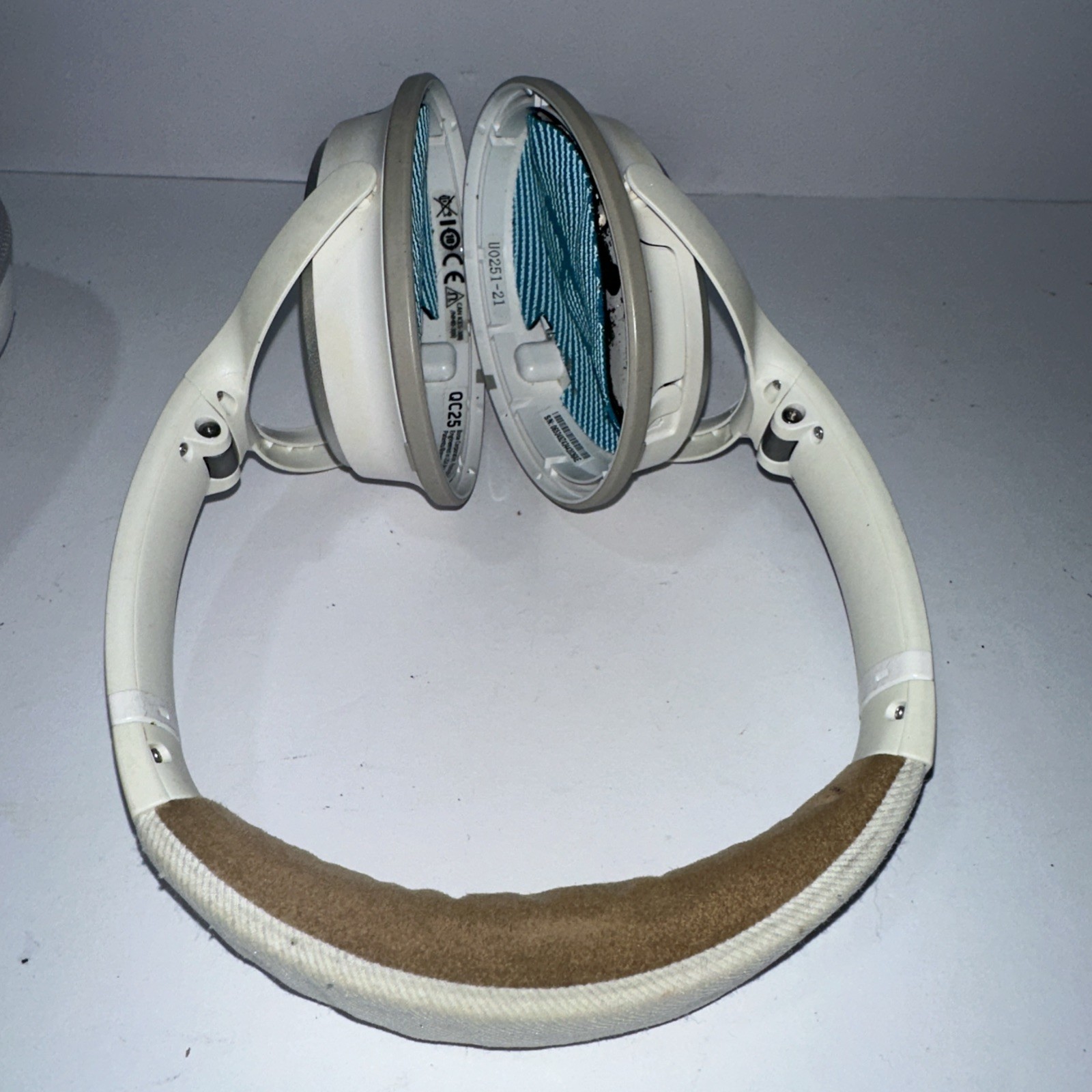 Bose QuietComfort QC25 White Noise Cancelling Tested Working (Needs pads)