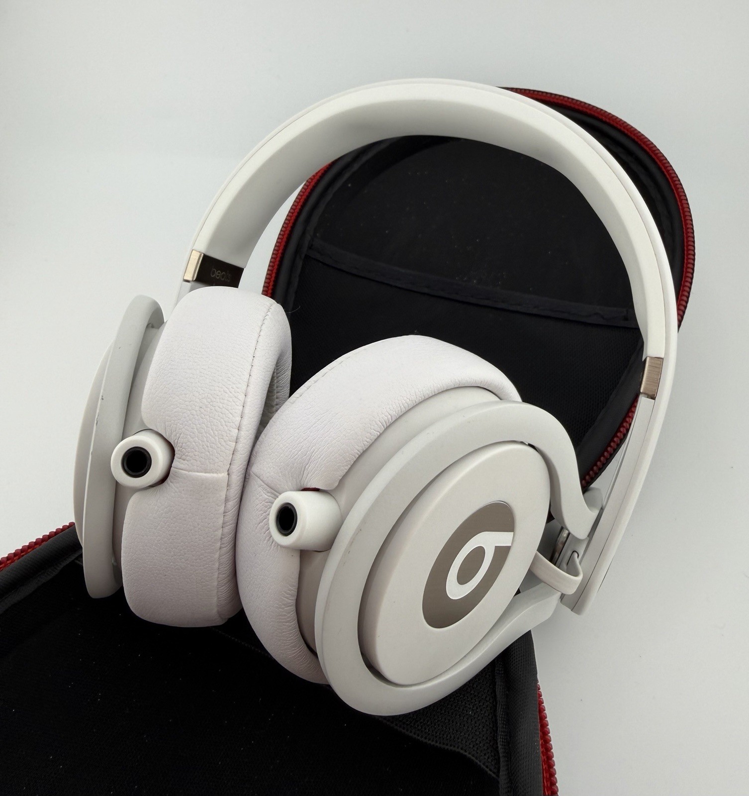 Beats by Dr. Dre Beats Mixr Mixer Headphones & Case – White/Gold Limited (VNDS)