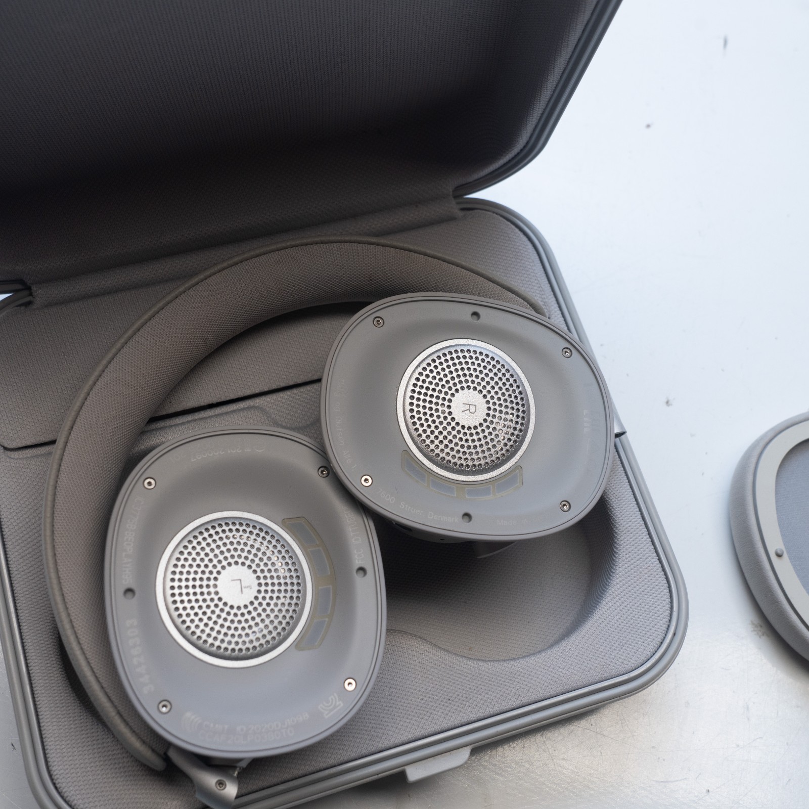 Bang & Olufsen Beoplay H95 Headphones – Silver