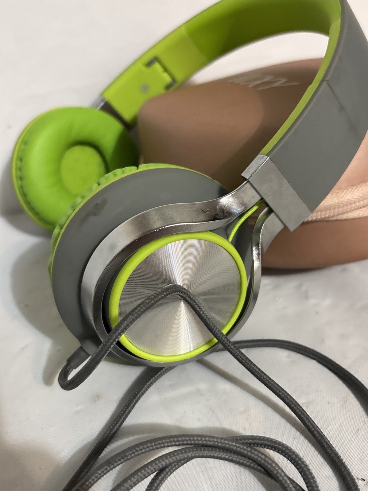 AILIHEN C8 Headphones Wired, On-Ear Headphones. Neon Green. Zipper Case. Tested