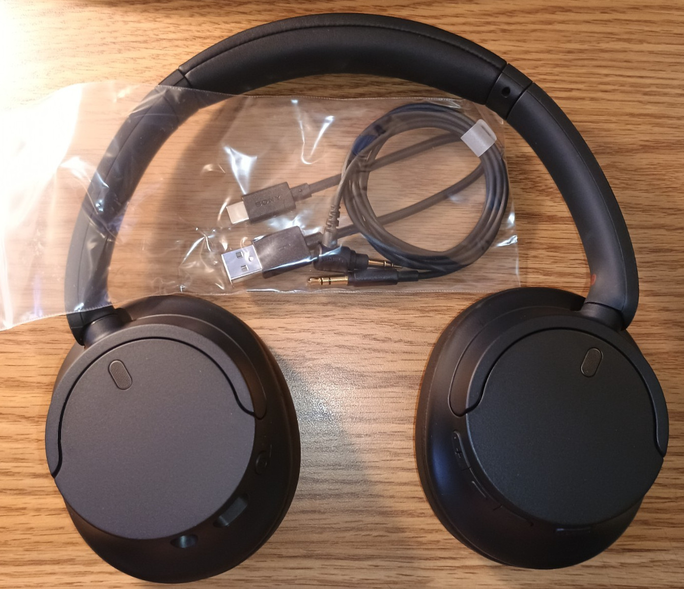 Sony WH-CH720N Wireless Noise Canceling Headphones – Open Box – With accessories