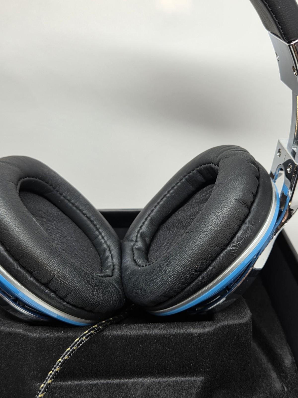 Cyberdrive Hi-Res Hybrid Dual Driver Over-Ear Headphones Blue Open Box Complete